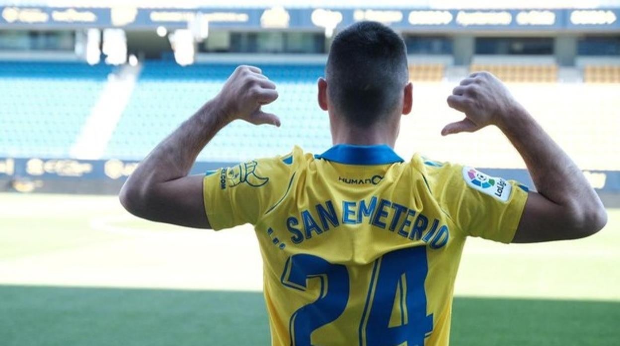 San Emeterio en su presentación con el Cádiz