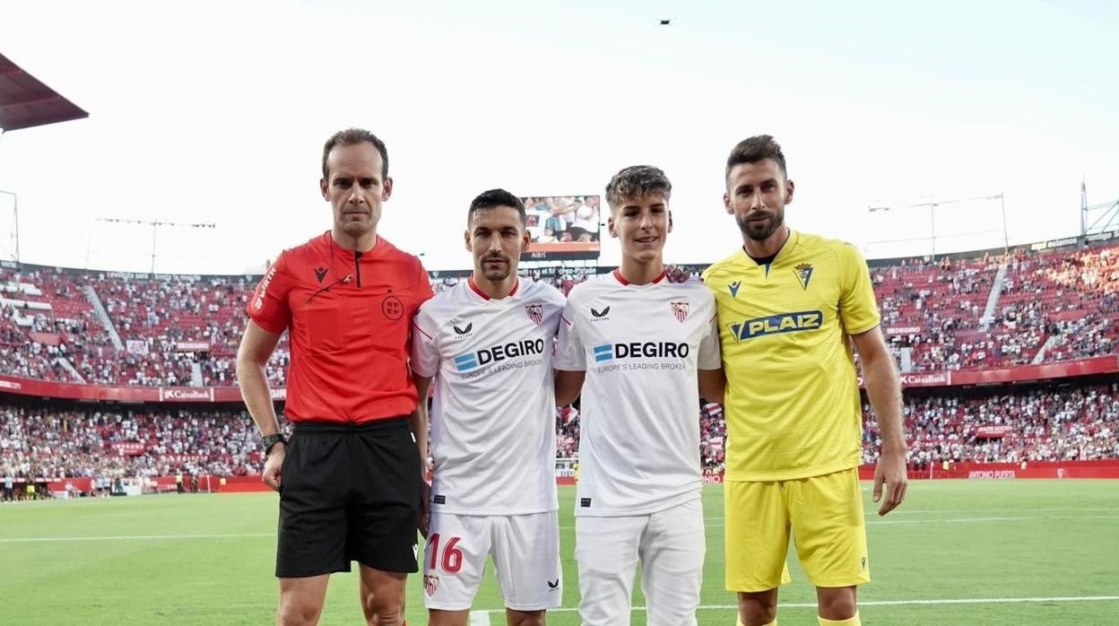 Los capitanes se fotografiaron con el hijo de Puerta.