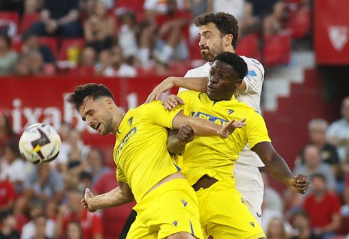 Álvaro Giménez esta pretemporada durante el Sevilla - Cádiz.