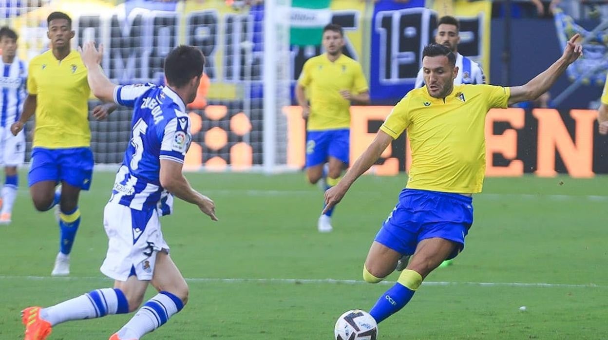 Lucas en una acción del partido