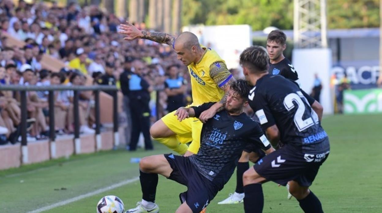 Pombo ha hecho la pretemporada con el Cádiz.