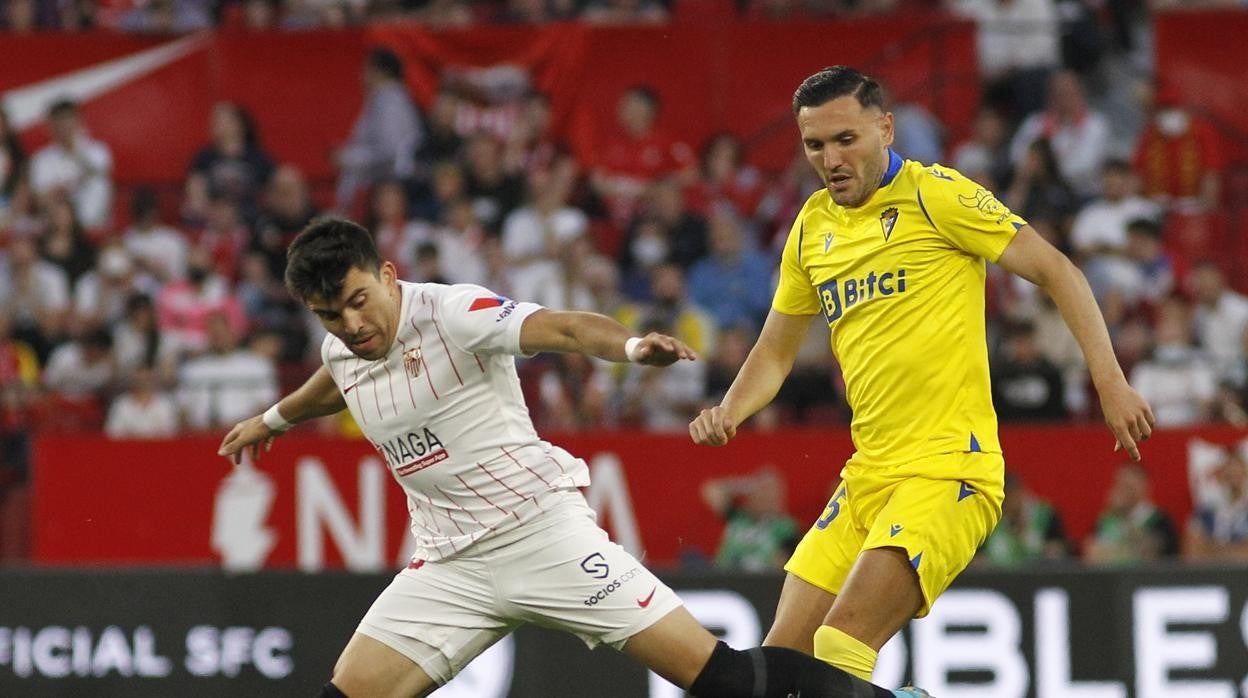 Lucas Pérez, ante el Sevilla el curso pasado.