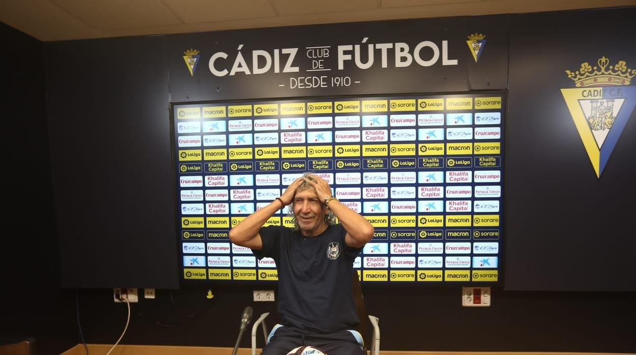 'Mágico' González, en la sala de prensa del estadio