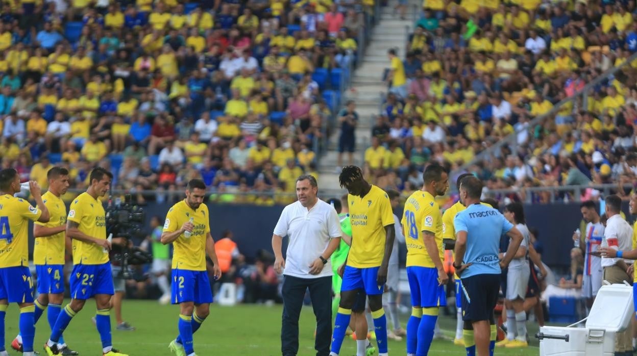 Rubén Alcaraz y Momo M’baye debutaron en la competición liguera frente al Barcelona.