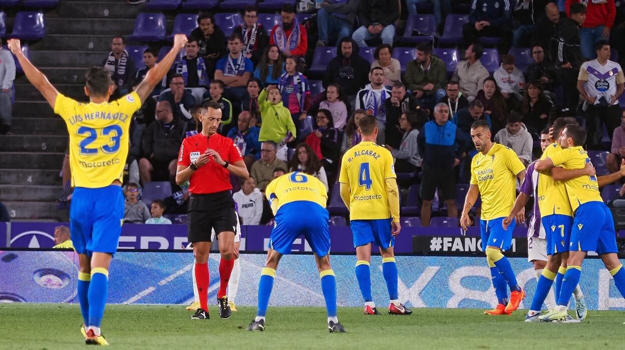 Álvaro Negredo marcó el primer gol del Cádiz CF esta temporada.