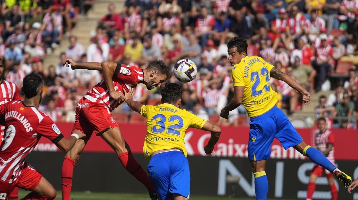 Stuani fue un dolor de cabeza para los centrales cadistas.