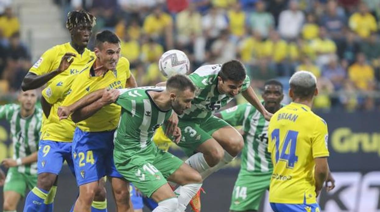 Acción del Cádiz - Betis