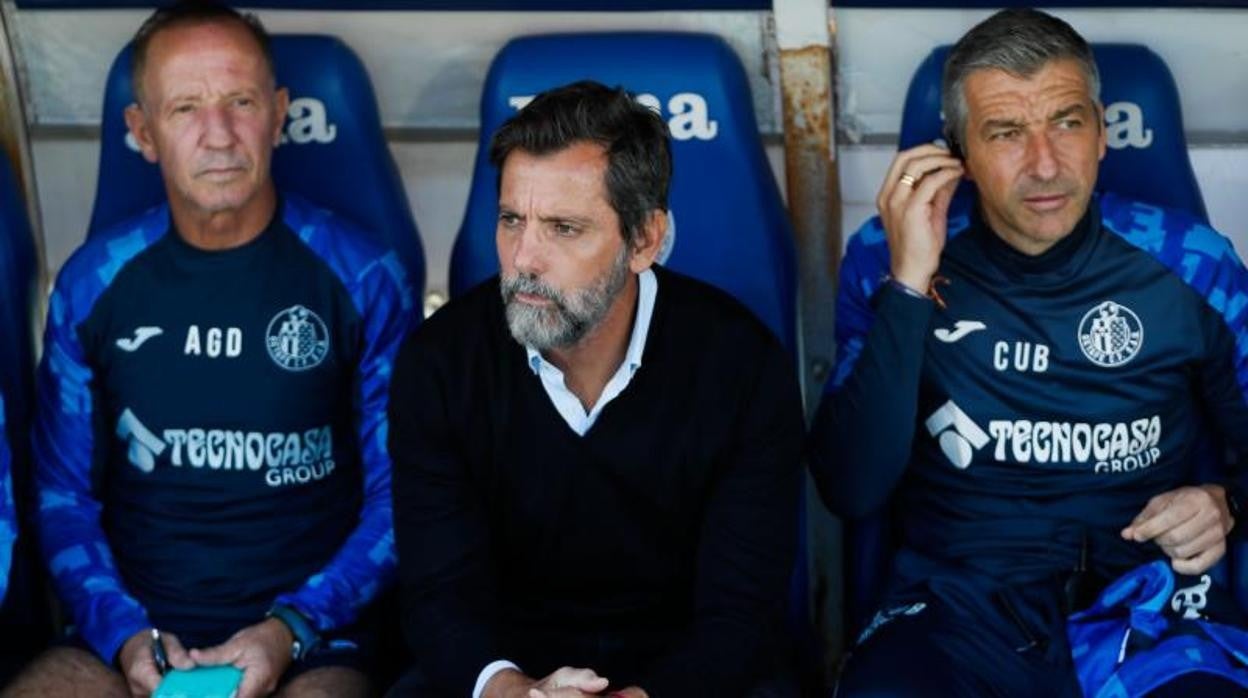 Quique en el banquillo del Coliseum