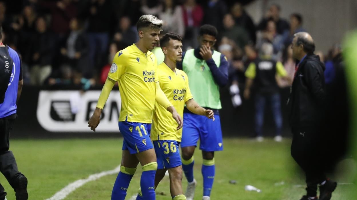 Alejo y Blanco se retitran del partido.