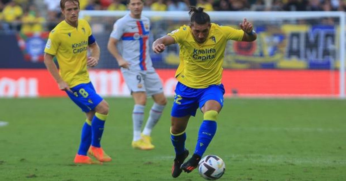 ‘Pacha’ Espino, lateral izquierdo titular del Cádiz CF.