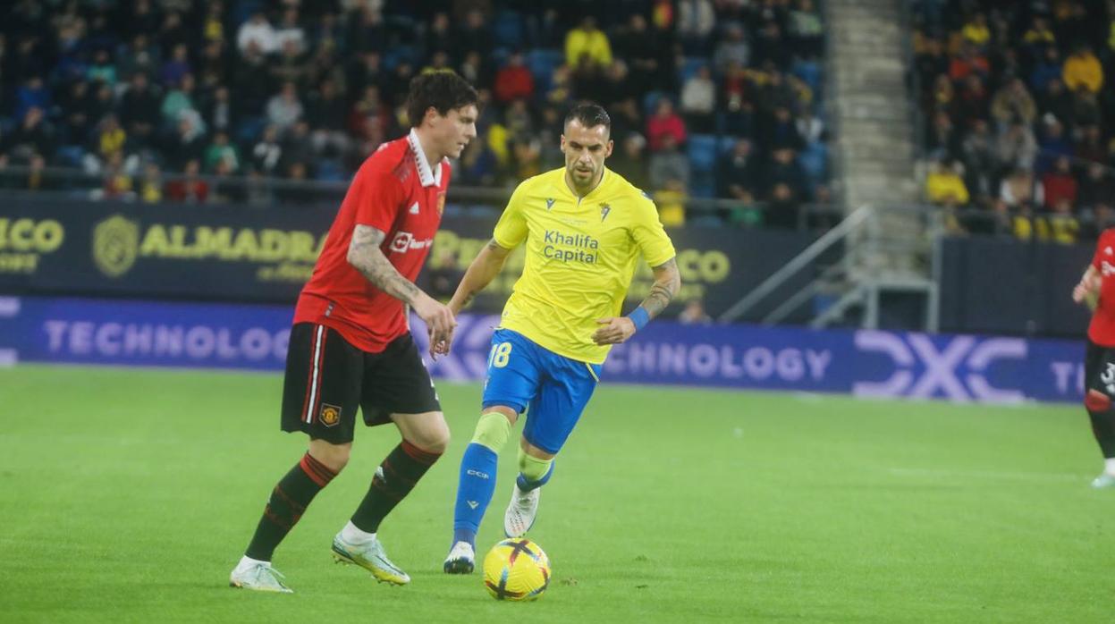 Después de ganar al Manchester United, el Cádiz CF recibe al Wolverhampton en La Línea.