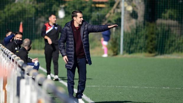 El Cádiz CF no se olvida de Emilio Soler, el técnico del Femenino