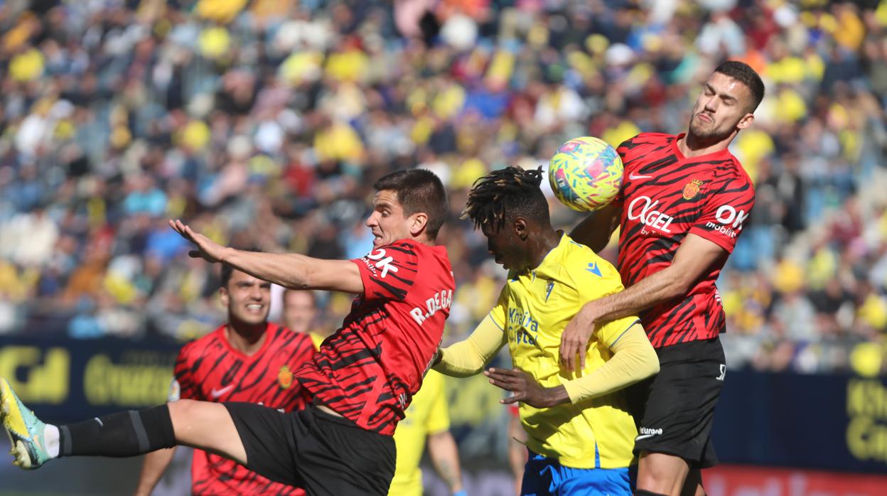 Momo Mbaye fue de los mejores en el Cádiz