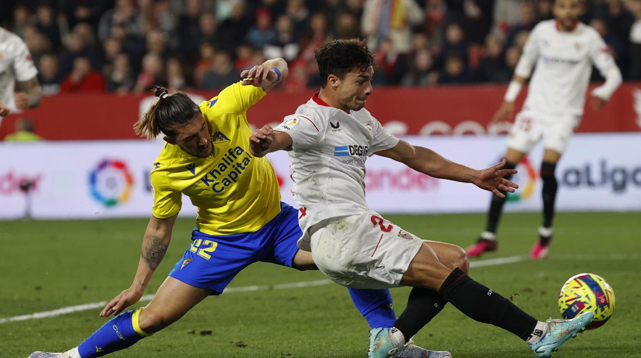 'Pacha' Espino es titularísimo en este Cádiz CF.