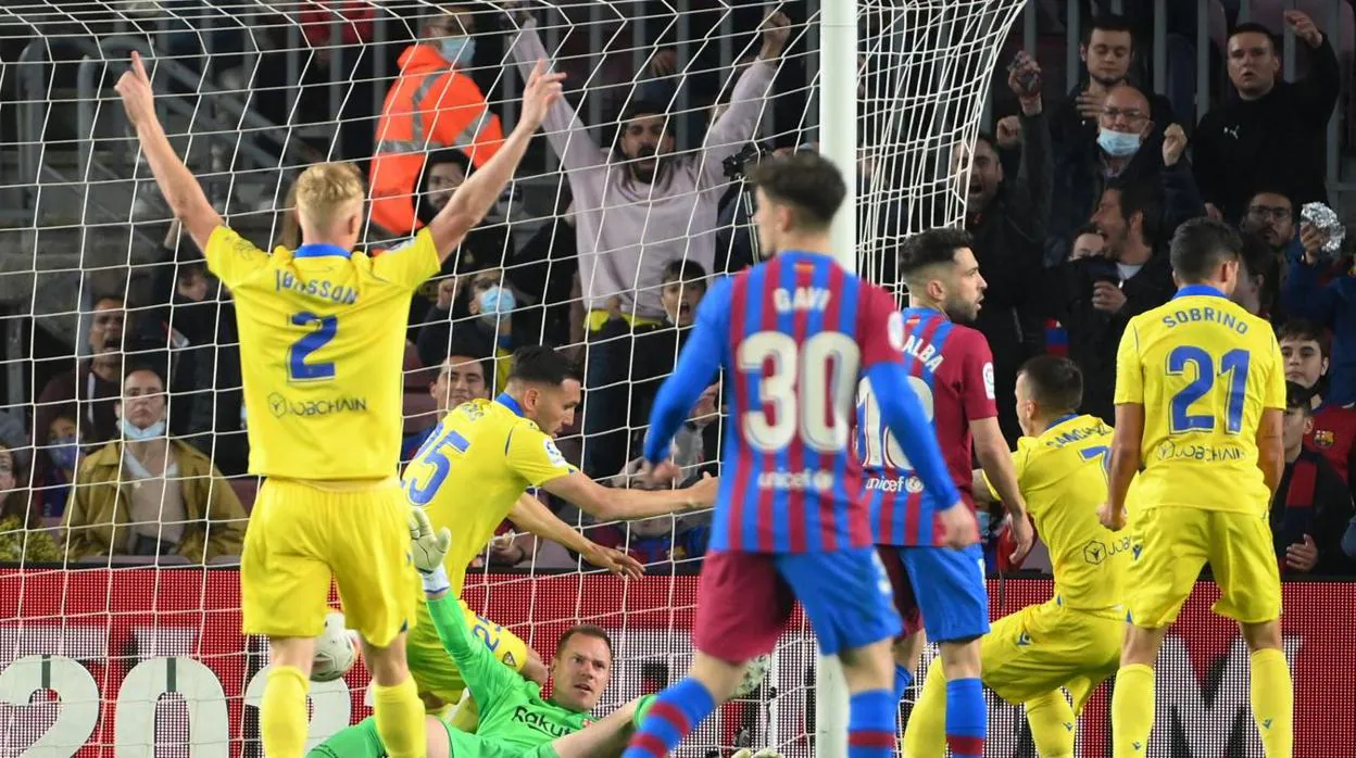 Instante en el que Lucas Pérez anotaba el gol de la victoria en el Camp Nou