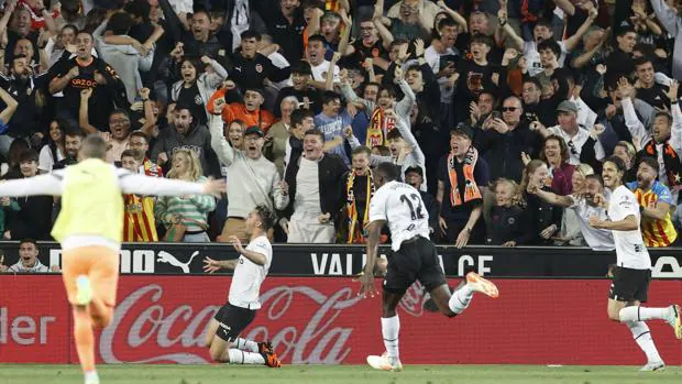(VÍDEO) El Valencia gana 2-1 ante el Valladolid y adelanta al Cádiz CF en la clasificación