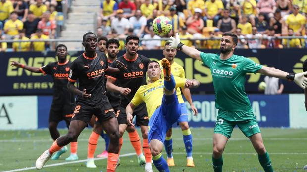 Cádiz - Valencia; resumen, resultado y goles (2-1)