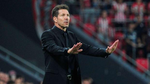 Simeone deja caer que no fue penalti: «Le da en el cuerpo primero y luego en la mano»