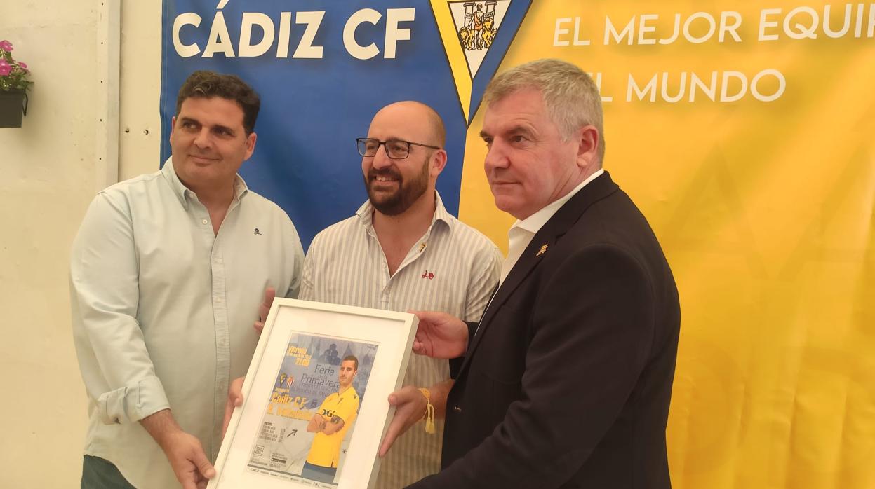 Rafael Contreras, Germán Beardo y Manuel Vizcaíno hoy en la Feria de la Primavera y Fiestas del Vino Fino, en El Puerto de Santa María.