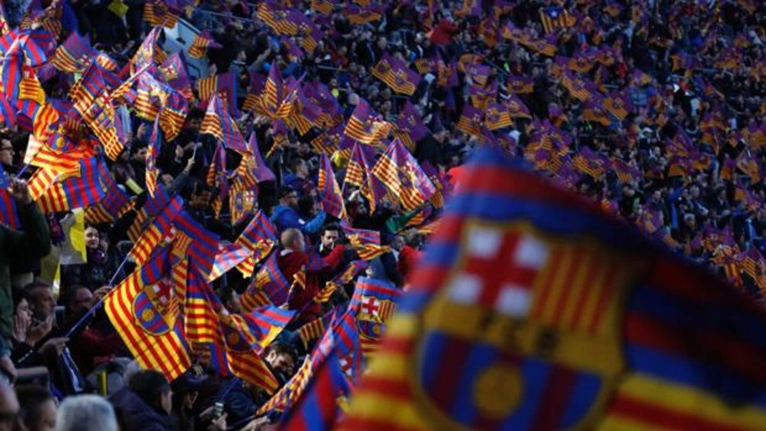 El público del Camp Nou anima a su equipo a que pierda contra el Valladolid