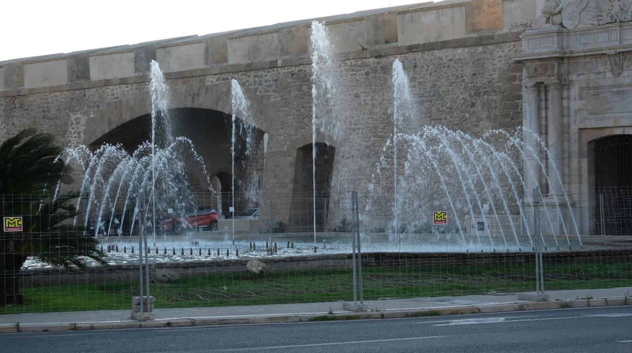 Las Puertas de Tierra están valladas.