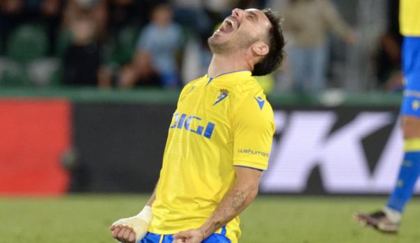 Iza dice no tener oferta del Cádiz CF para renovar