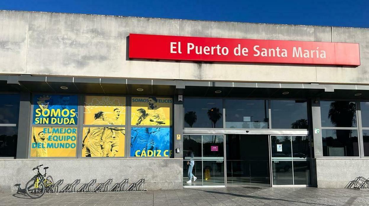 El Cádiz CF ya está presente en la Estación de Tren de El Puerto de Santa María.