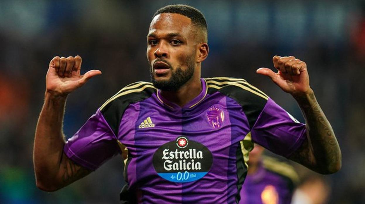 El delantero canadiense Cyle Larin milita en el Valladolid.