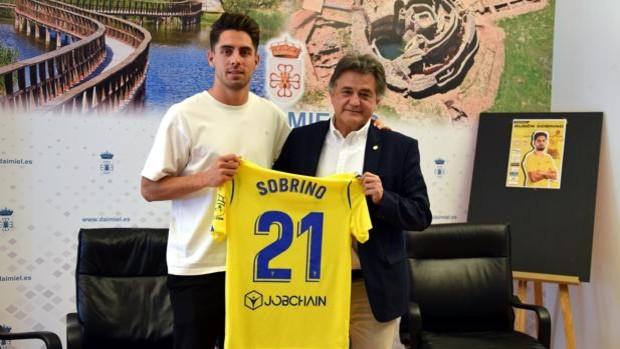 Sobrino espera ganarse la confianza para «seguir muchos años en el Cádiz CF»