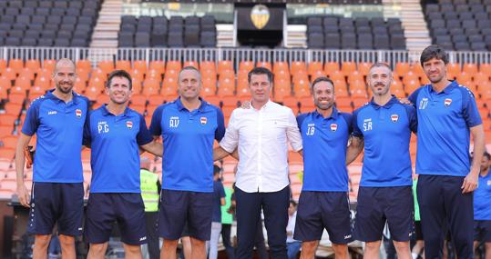 El staff técnico de Irak en Mestalla.