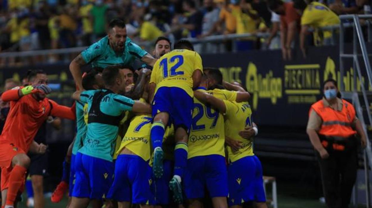 Los jugadores celebran el tanto de Espino ante el Levante hace unas campañas