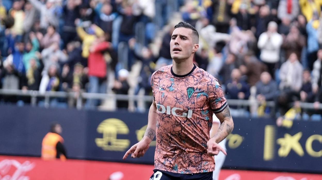 Sergi Guardiola celebra su tanto ante el Rayo Vallecano