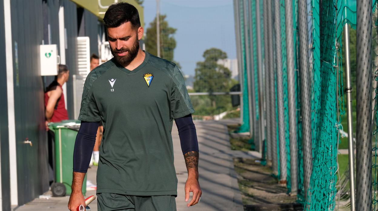 David Gil vuelve a partir como teórico guardameta suplente del Cádiz CF.