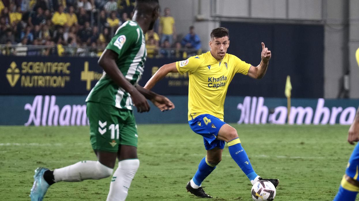 Rubén Alcaraz, durante el Cádiz - Betis de la temporada pasada