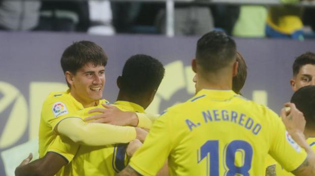 Carlos García en un partido con el Cádiz