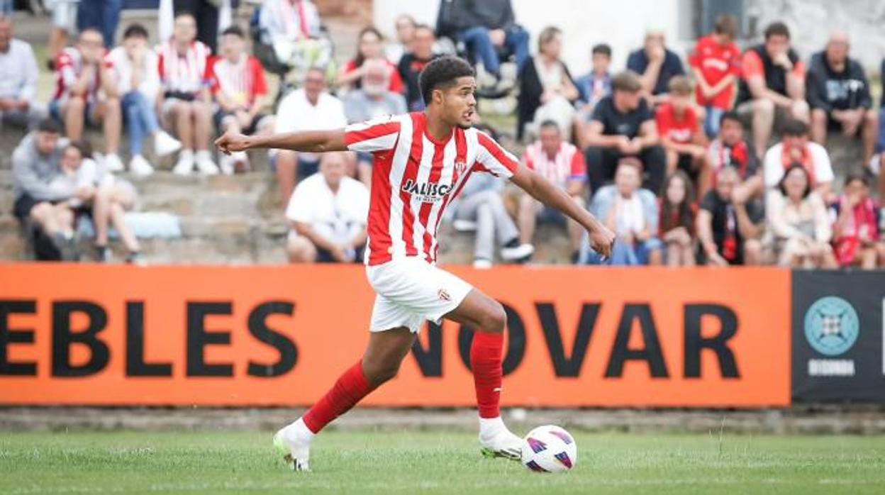 Jonathan Varane, durante un encuentro con el Sporting de Gijón