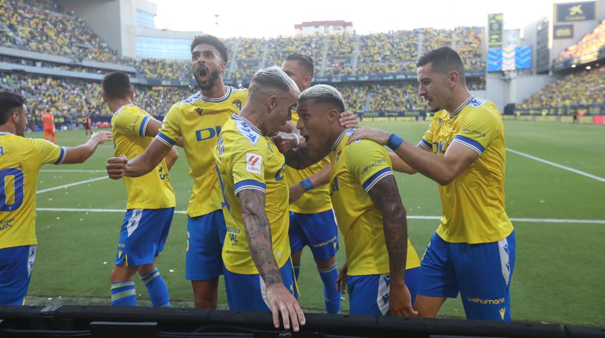 Darwin Machis celebra su primer gol al Villarreal.