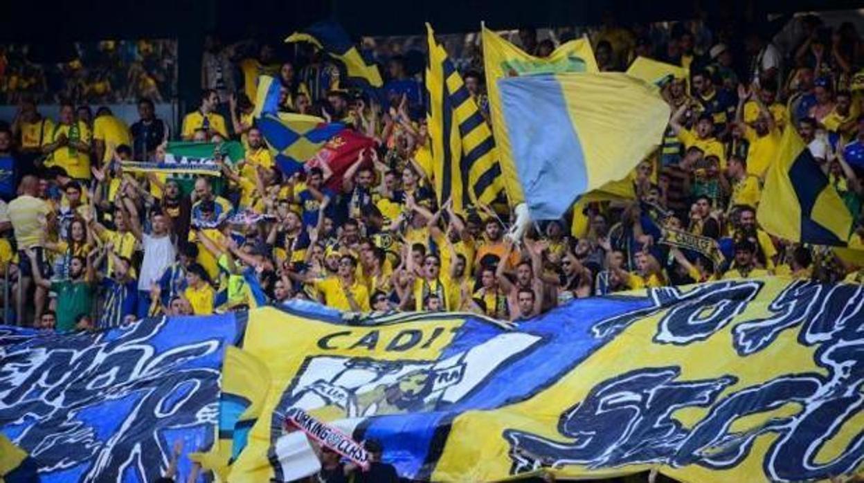 La afición del Cádiz en Carranza