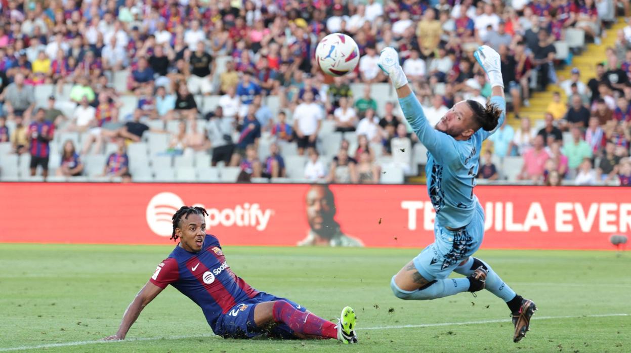 Conan Ledesma evita un gol cantado en el Barça - Cádiz.