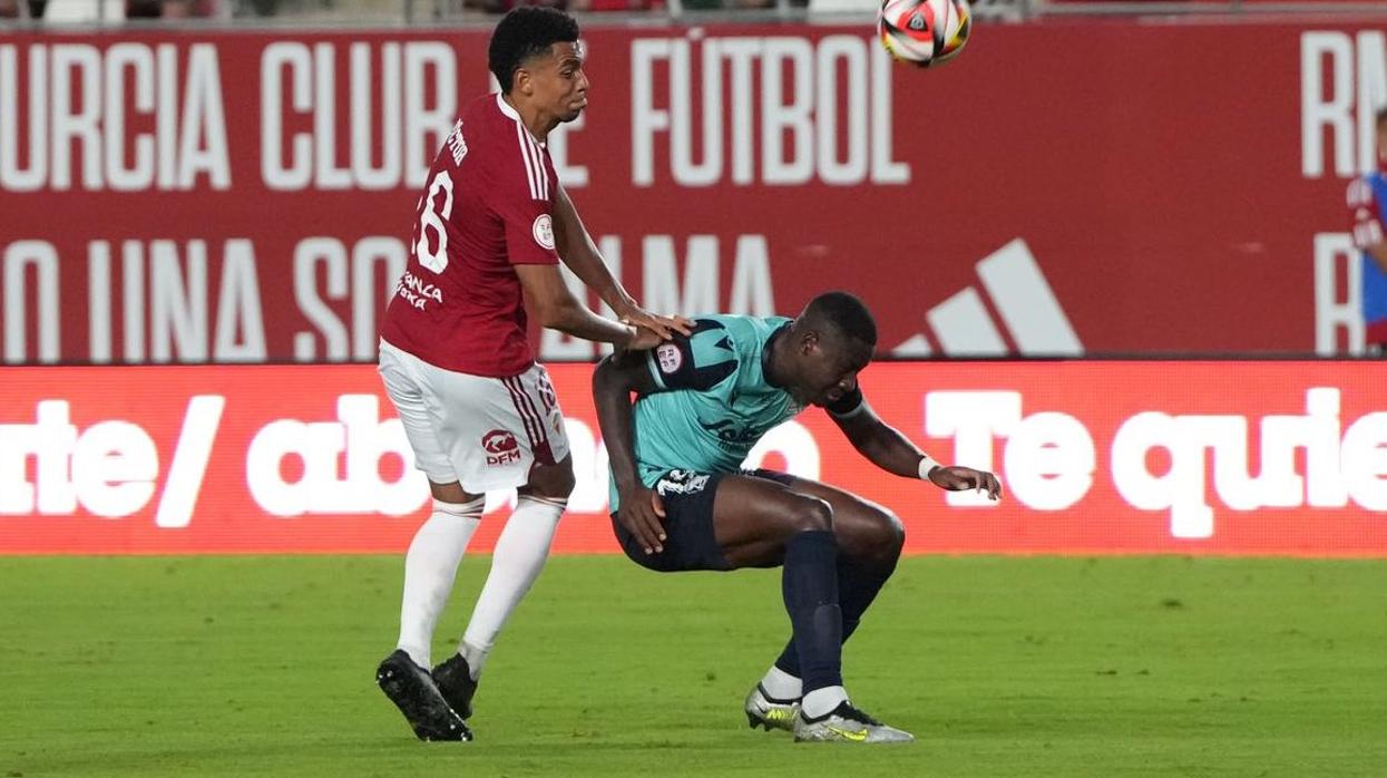 Mwepu, durante el encuentro ante el Real Murcia