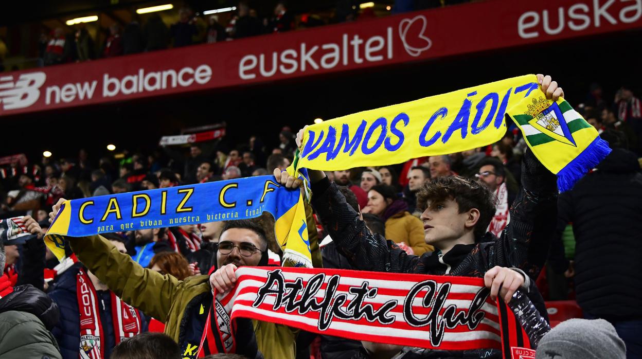 Afición de Cádiz y Athletic en San Mamés