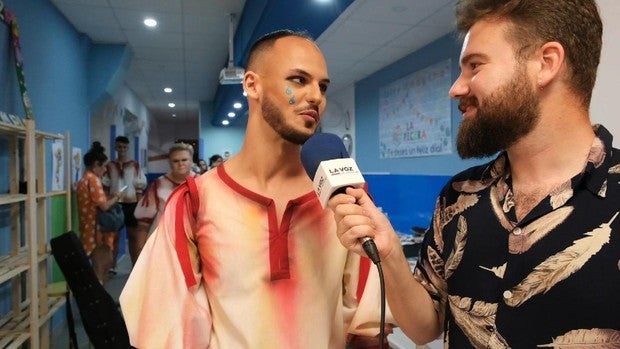 Caminando al Falla con... Cantando bajo la lluvia