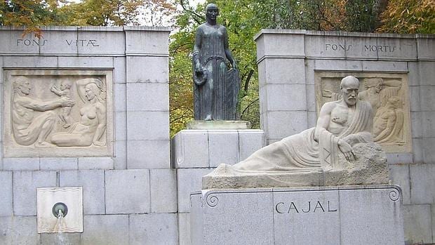 Cajal no asistió a la inaguración de su escultura por Alfonso III