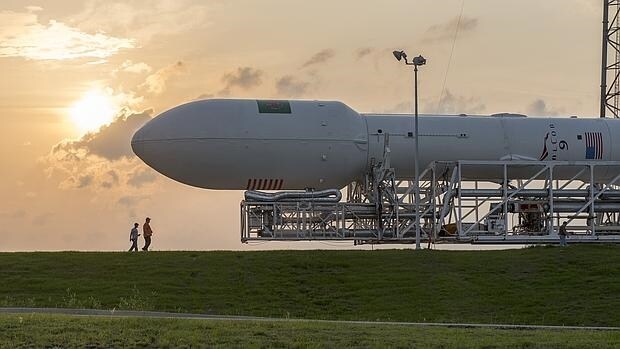 Cohete Falcon 9, una de las soluciones propuestas para enviar mercancias y astronautas a la ISS