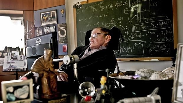 Stephen Hawking en su despacho de la Universidad de Cambridge en 1012