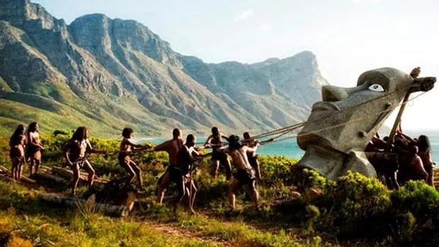 Recreación del levantamiento de los moais de la isla de Pascua en la serie «La Humanidad»