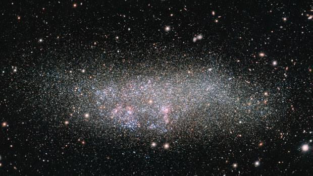 La galaxia solitaria que guarda los secretos del Cosmos