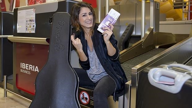 Barei, en Barajas antes de partir hacia Estocolmo