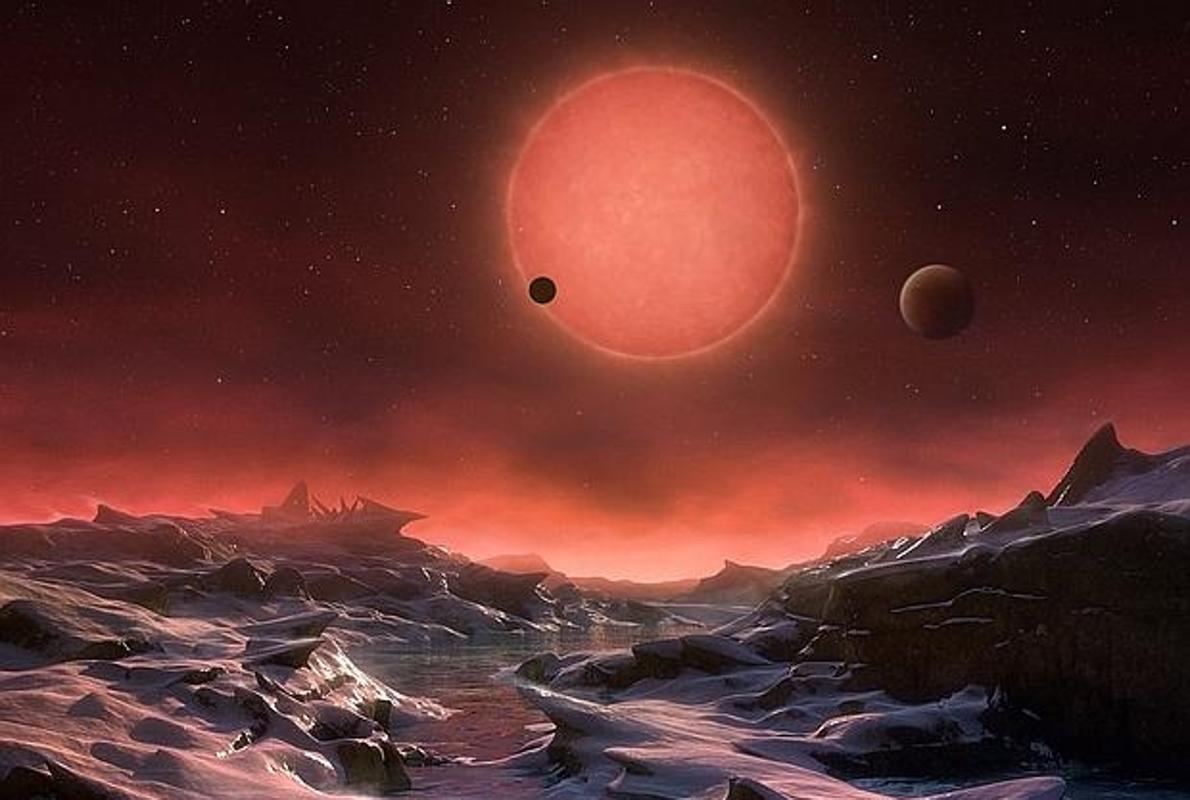 Recreación de la estrella Trappist-1, vista desde uno de los tres planetas que la orbitan