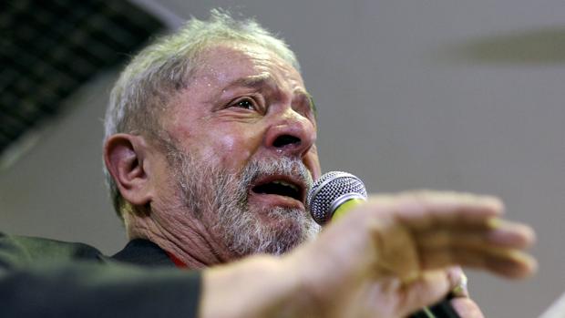 Lula afirma, entre lágrimas, que los fiscales tendrán que pedirle perdón por perseguirlo